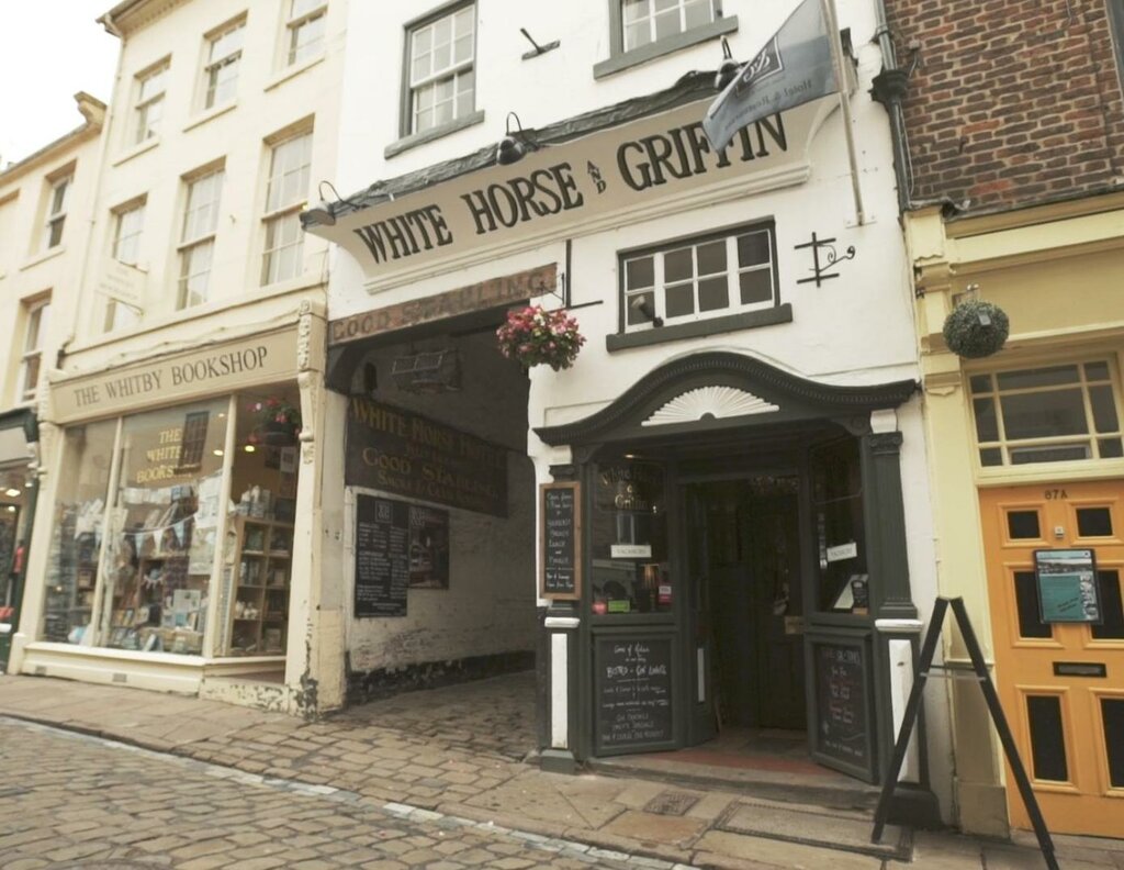 Hotel The White Horse & Griffin, Whitby, photo