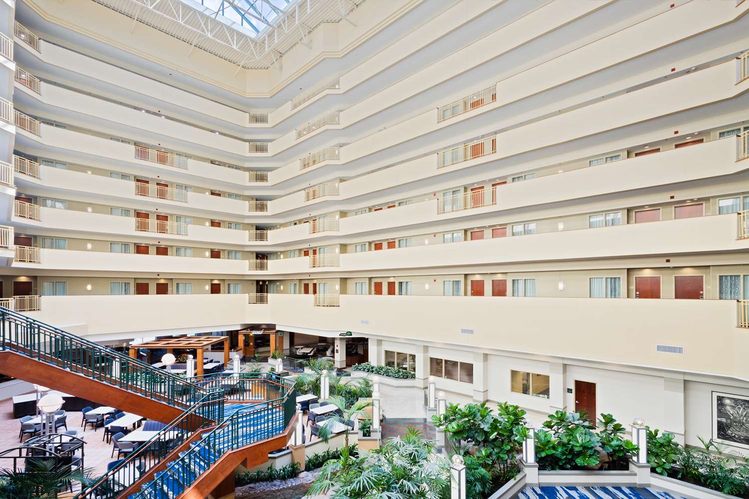 Фото Embassy Suites by Hilton Tampa Usf Near Busch Gardens