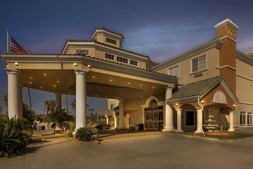 Гостиница Comfort Suites Oceanside Camp Pendleton Area в Оушенсайде