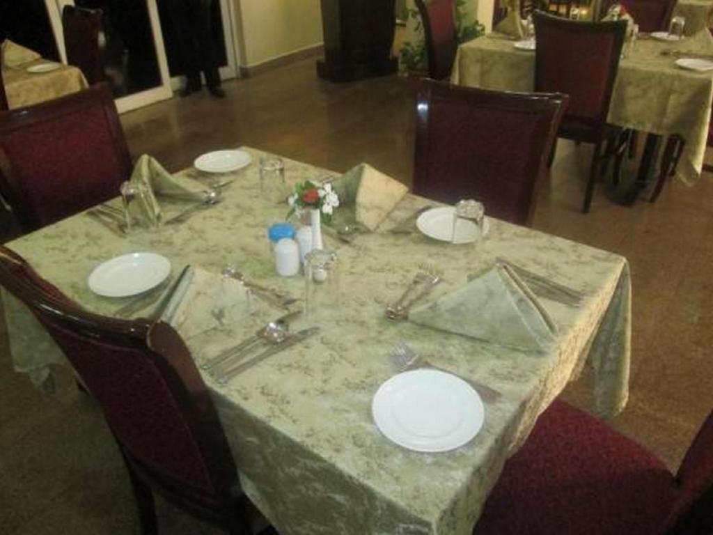 Фото Gombe Jewel Hotel