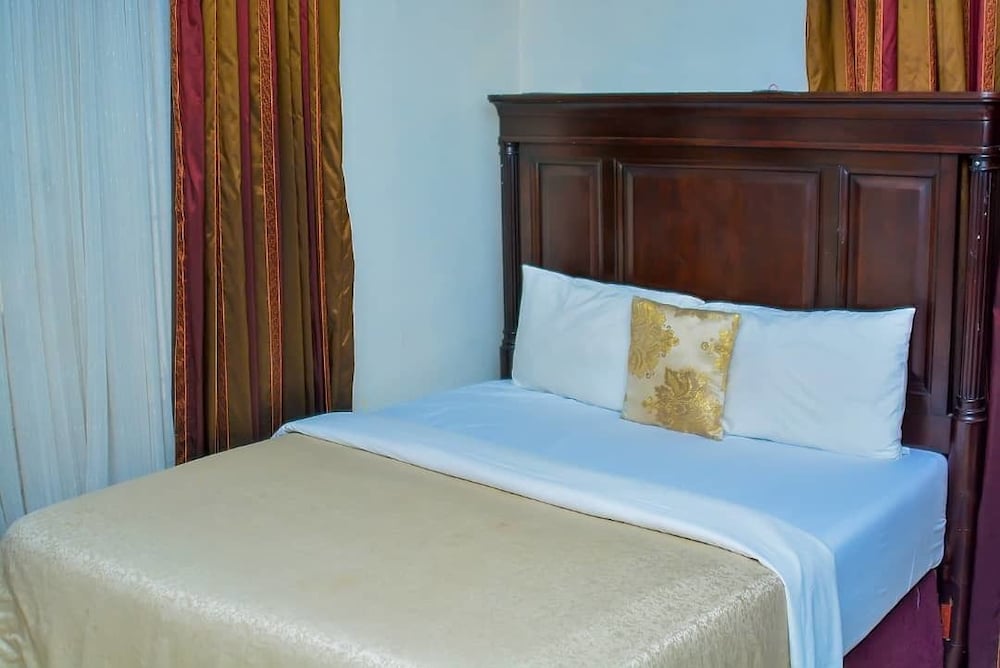 Фото Emperor's PLace Luxury Room