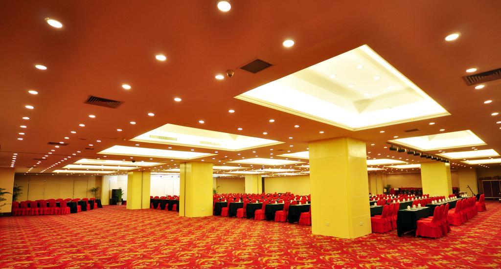 Фото Oriental Deluxe Hotel