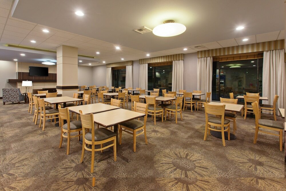 Фото Holiday Inn Express Hotel & Suites Tacoma Downtown, an Ihg Hotel