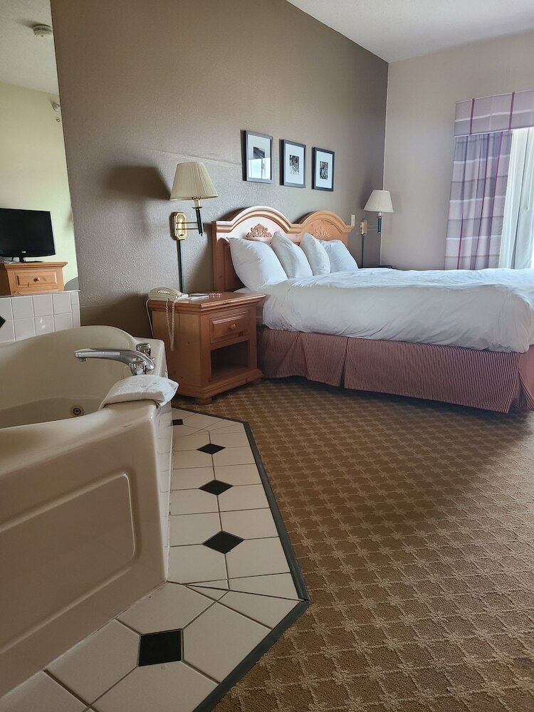 Фото AmericInn by Wyndham Galesburg