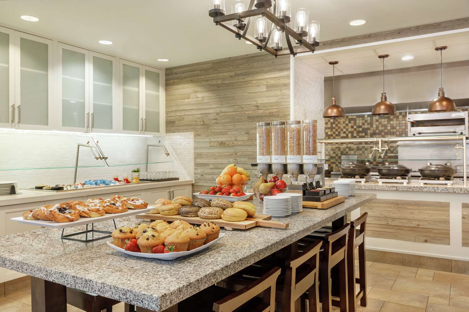 Фото Hilton Garden Inn Stony Brook