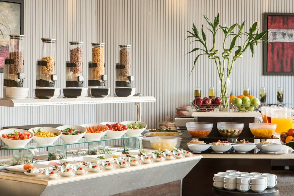 Фото Sunday Business Avenue