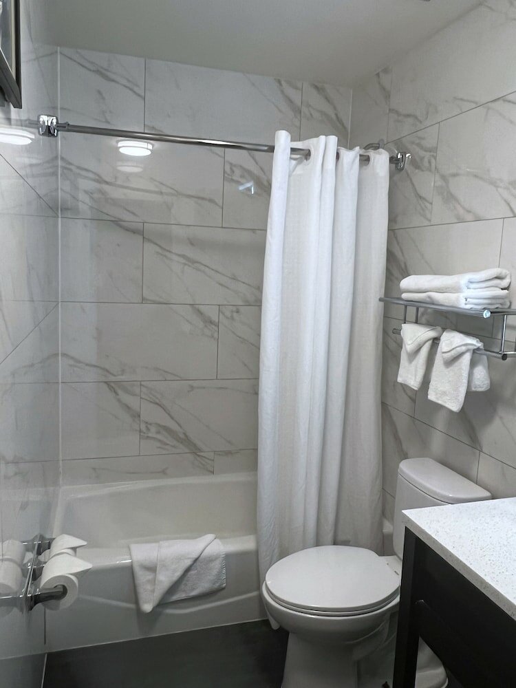 Фото Lotus Blu Inn & Suites