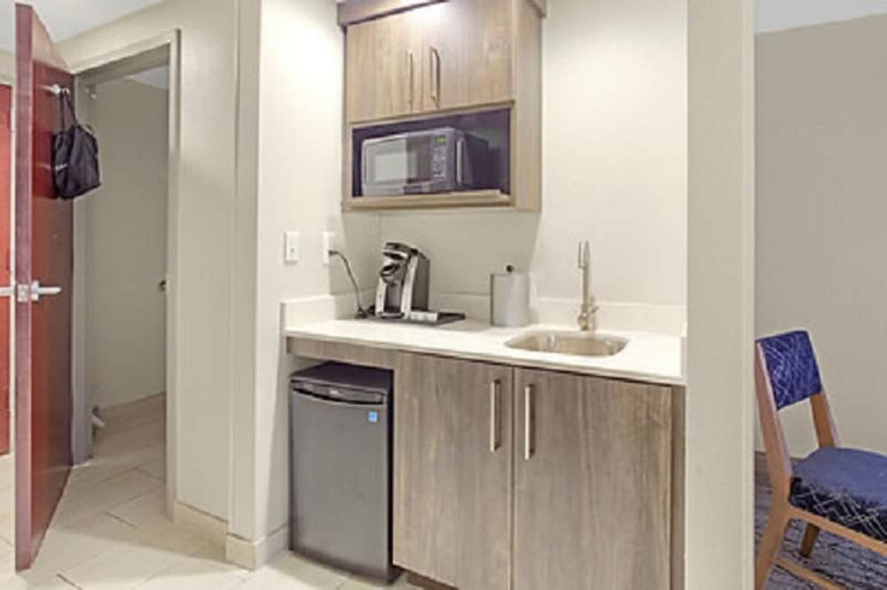 Фото Holiday Inn Express Gulfport Beach, an Ihg Hotel