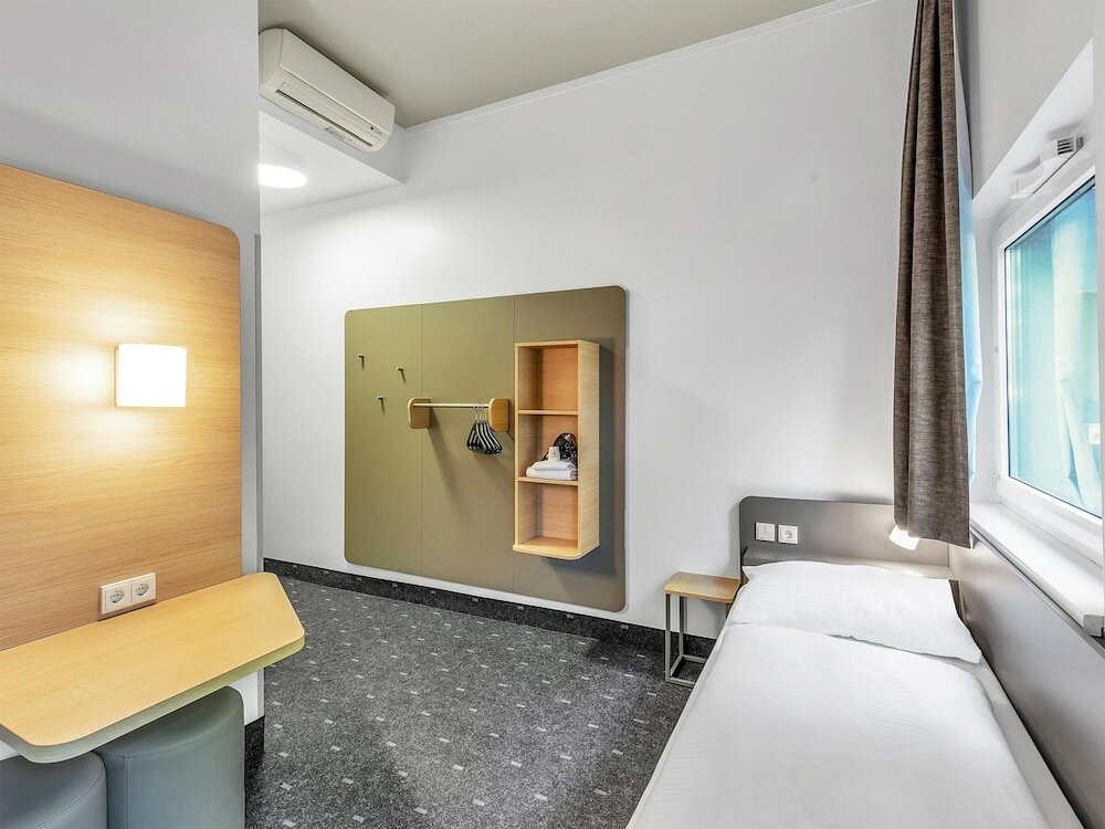 Фото B&b Hotel Hamburg-Harburg