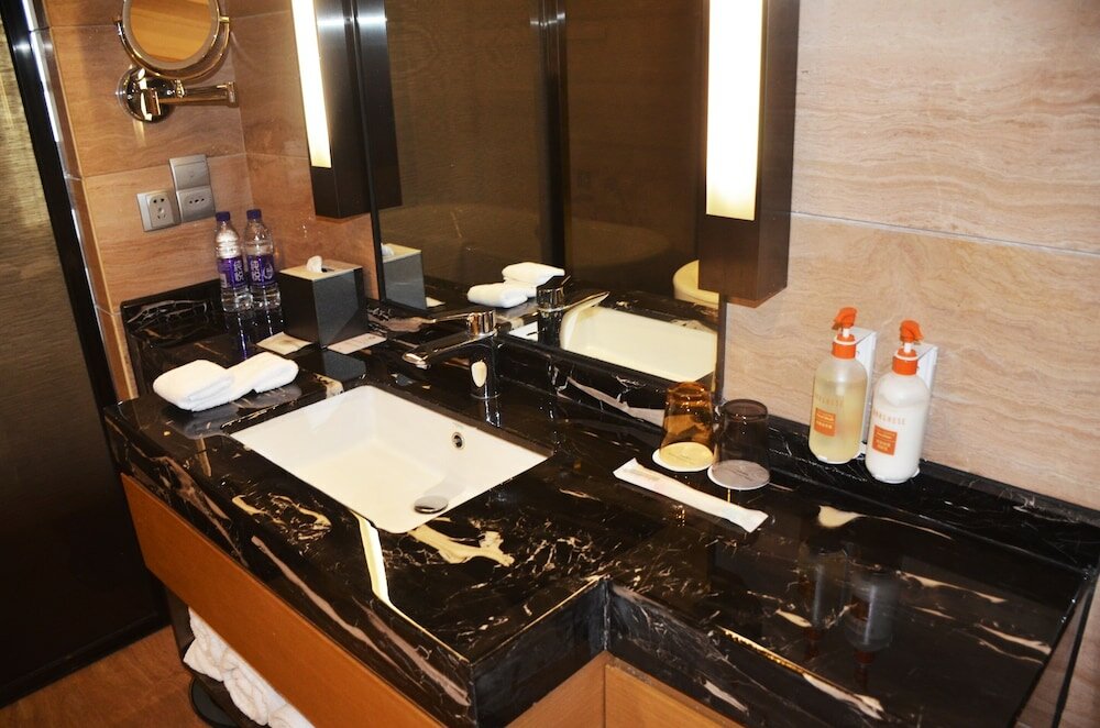 Фото Crowne Plaza Tianjin Meijiangnan