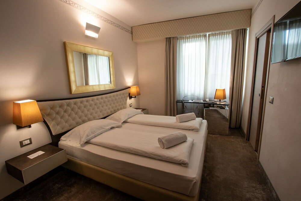 Фото Hotel Corona