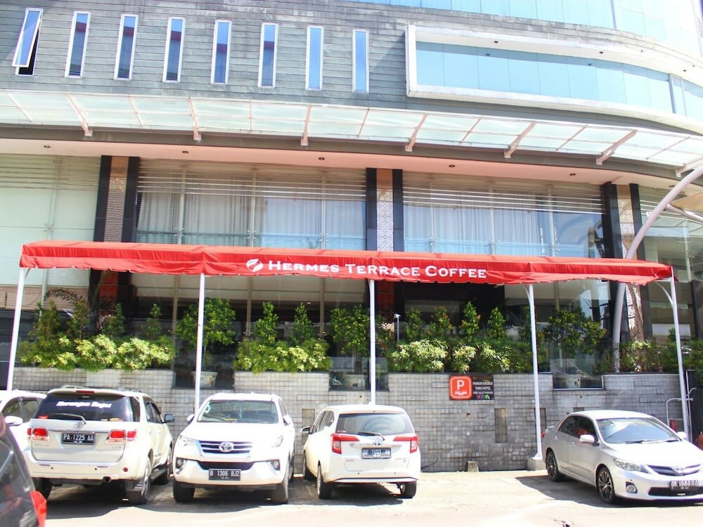 Фото Hermes Palace Hotel Medan