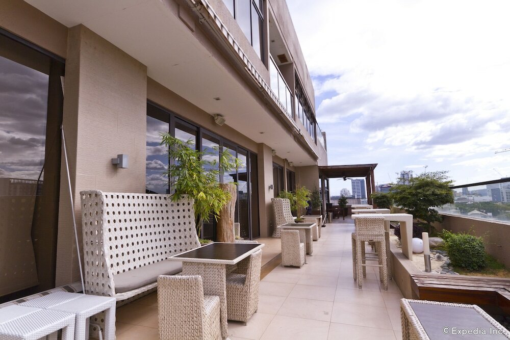 Фото Castle Peak Hotel