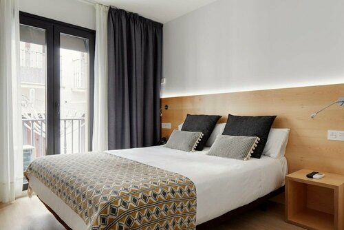 Внешний вид отеля Hostal Arriazu в Памплоне, фото 3