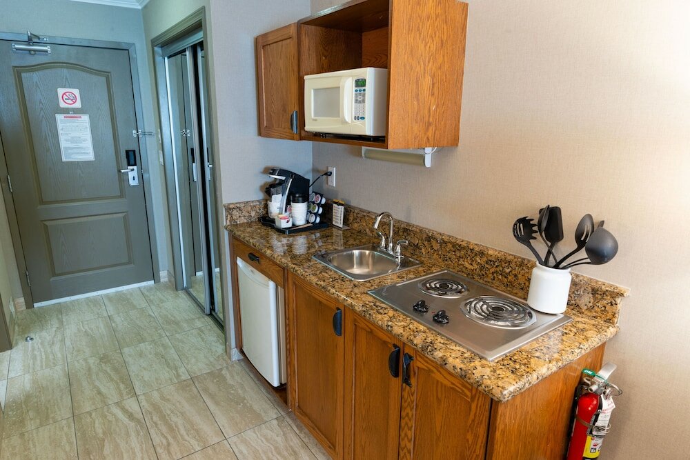 Фото Best Western Plus Fernie Mountain Lodge