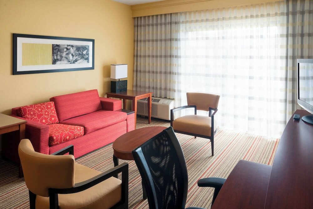 Фото Courtyard by Marriott Indianapolis Airport