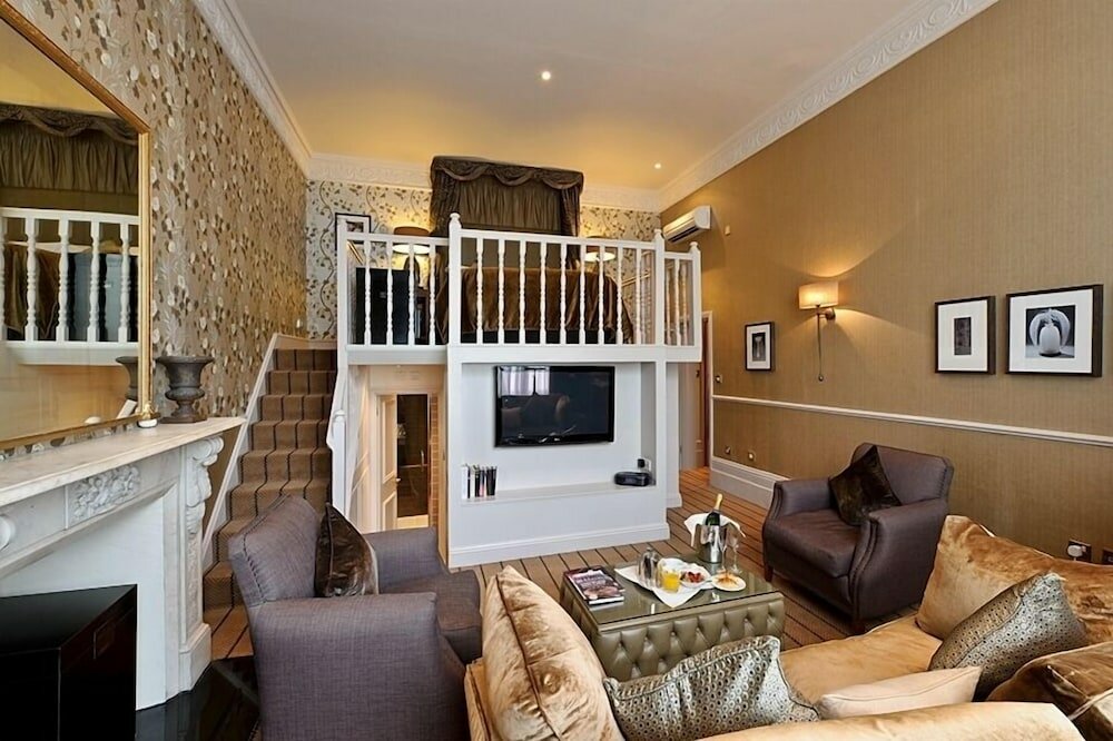 Фото The Colonnade