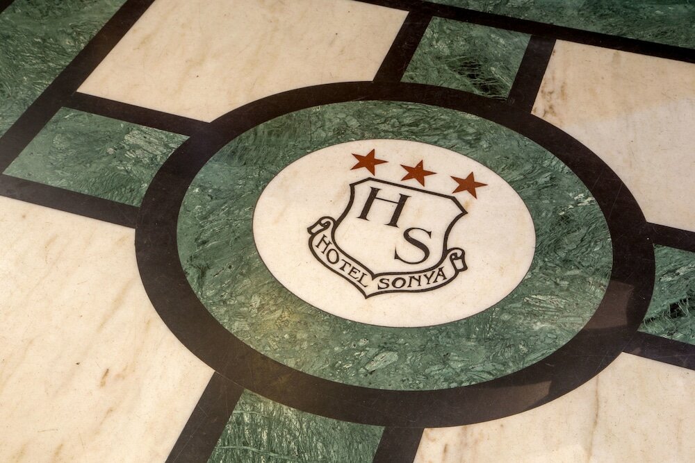 Фото Hotel Sonya