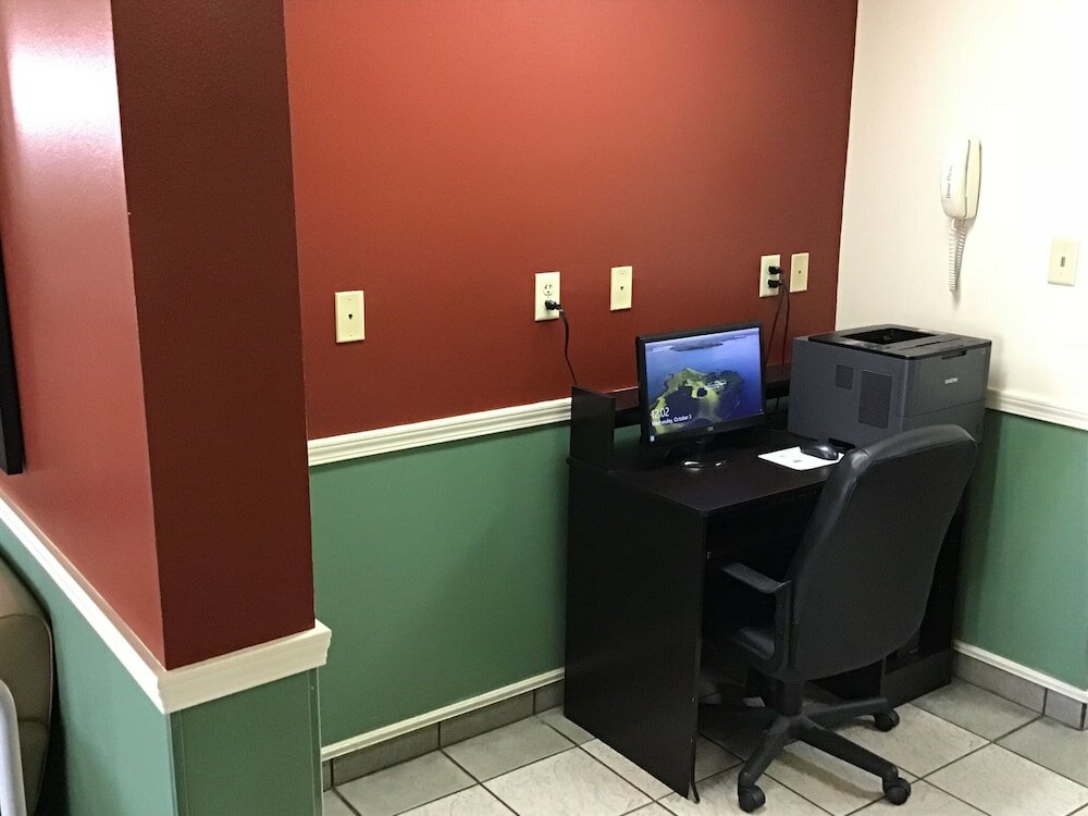 Фото Super 8 by Wyndham Salmon