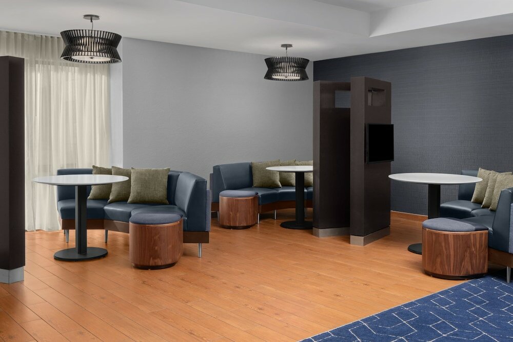 Фото Courtyard by Marriott San Diego Central