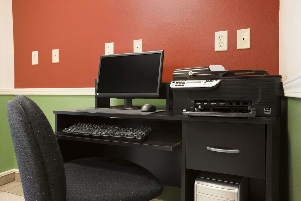 Фото Super 8 by Wyndham Salmon