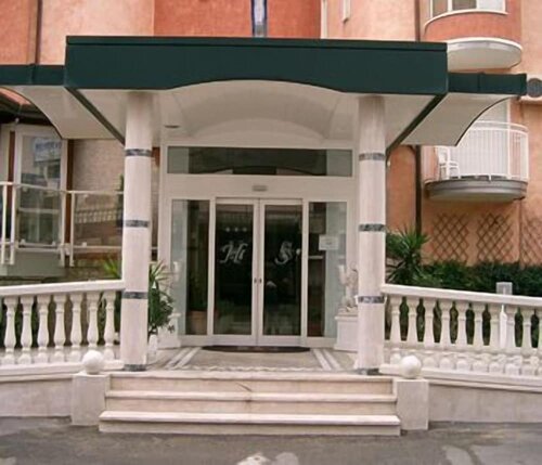 Внешний вид отеля Hotel Stockholm в Езоле, фото 4