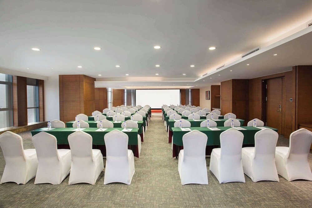 Фото Days Hotel by Wyndham Jilin Railway Station