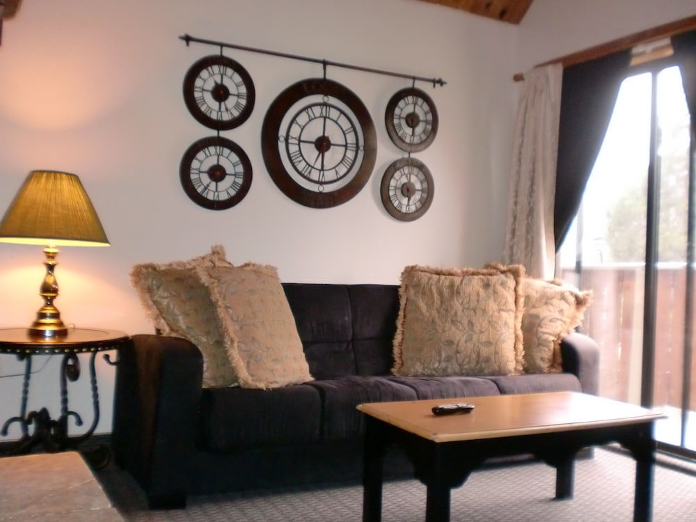 Фото The North Shore Inn