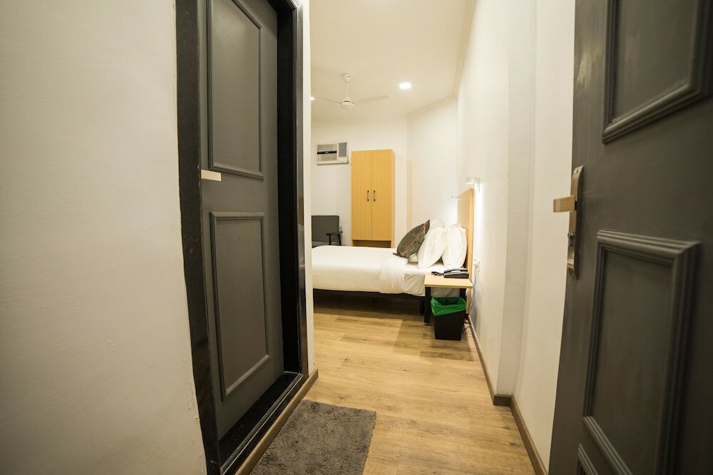 Фото Hotel Highway Residency