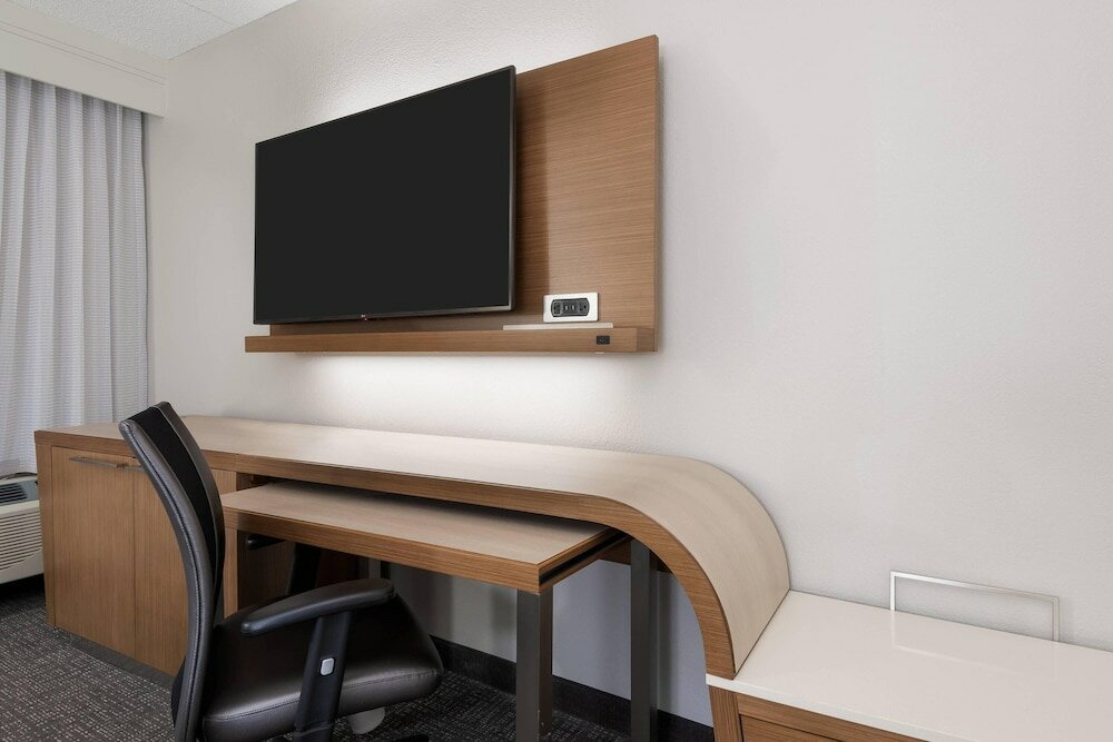 Фото Courtyard by Marriott Tampa Downtown