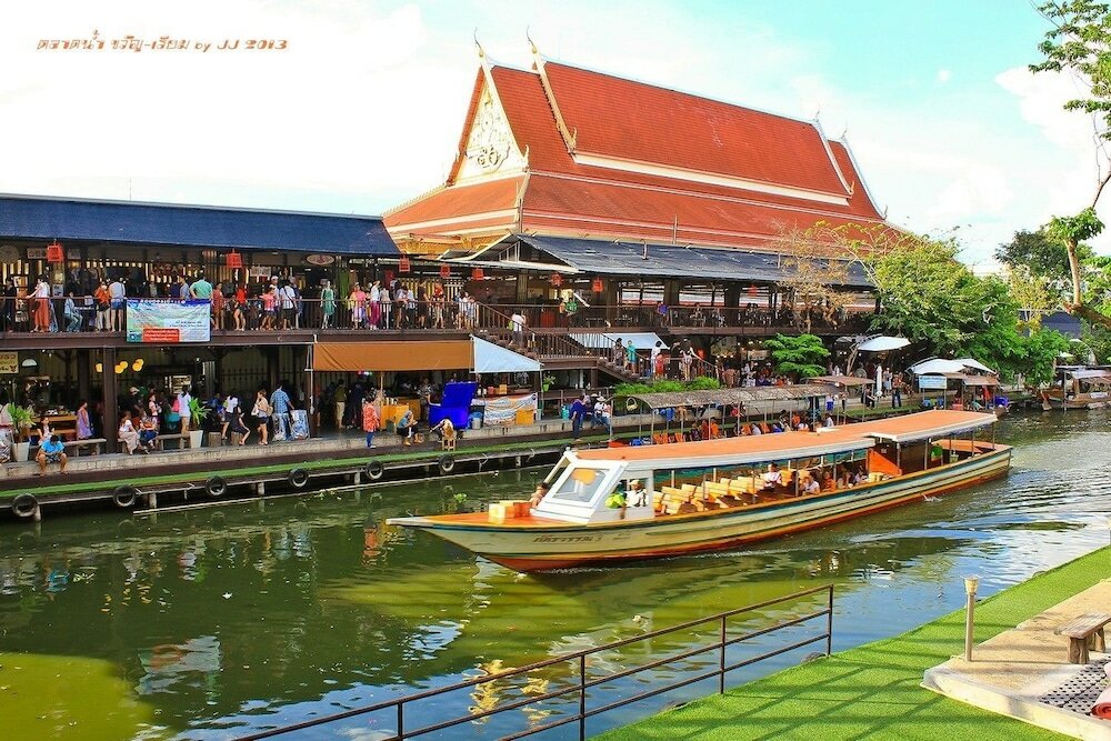 Фото Happyland Mansion