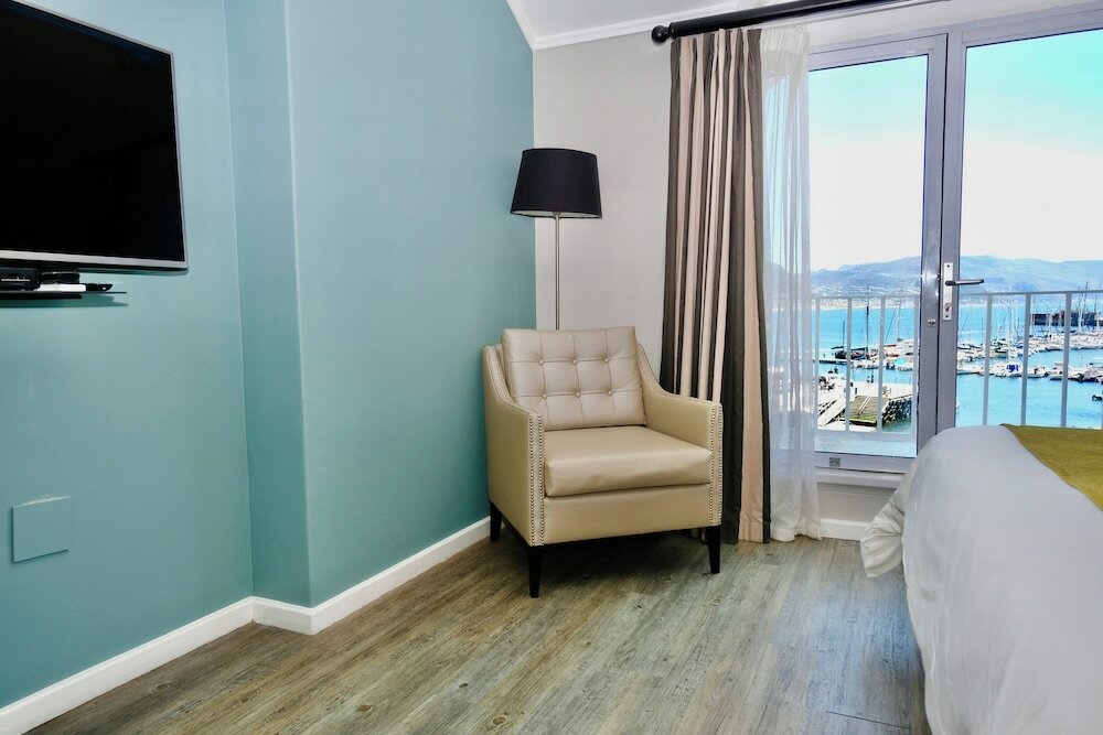 Фото Simon’s Town Quayside Hotel