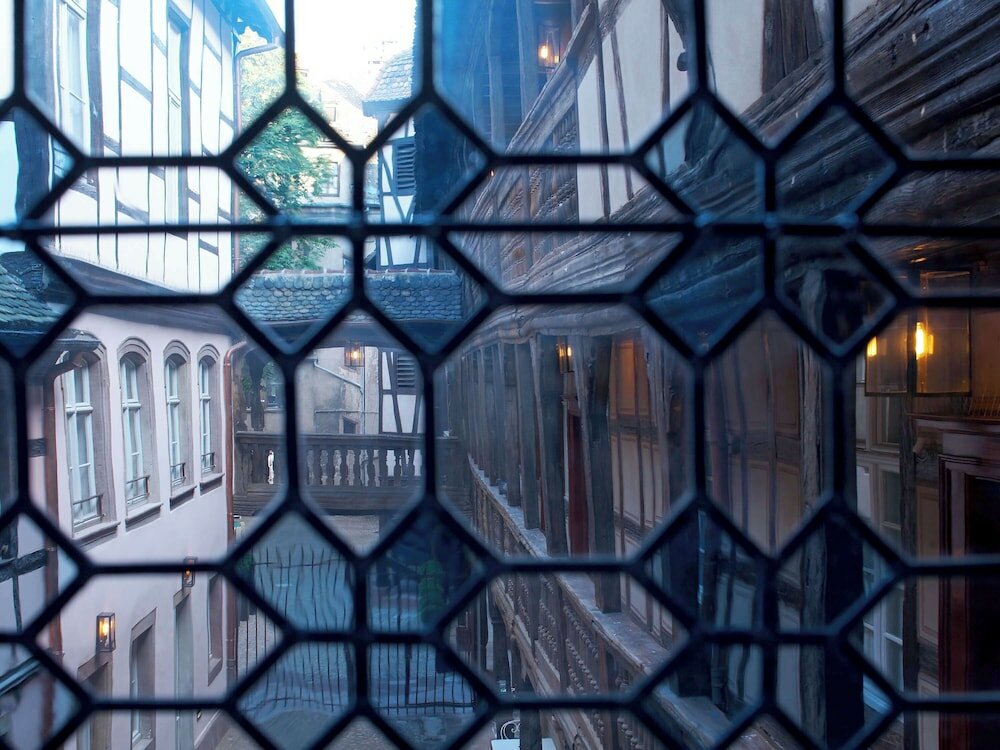 Фото Hôtel Cour du Corbeau Strasbourg