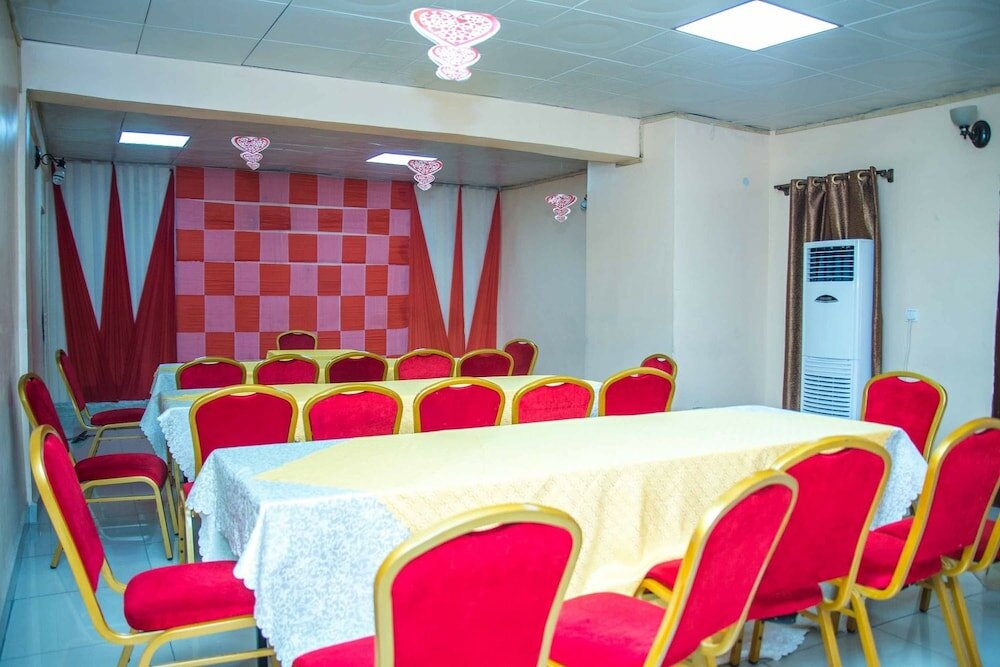 Фото Royal Crest Hotel & Suites