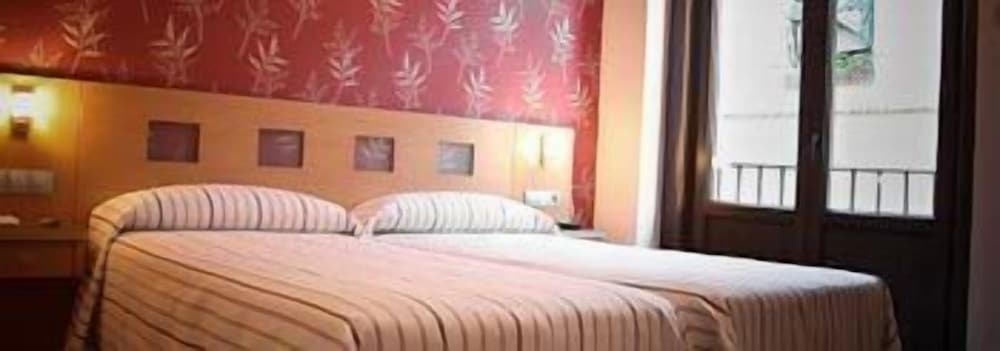 Фото Hostal Abami II