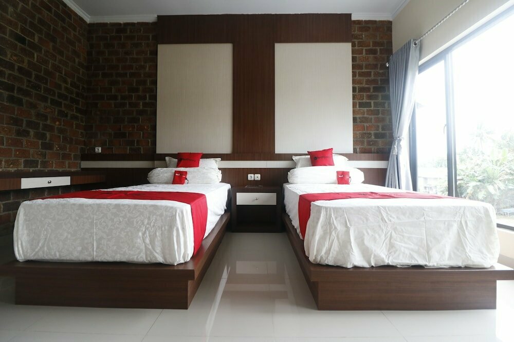 Hotel RedDoorz Plus near Kualanamu Airport, North Sumatra, photo