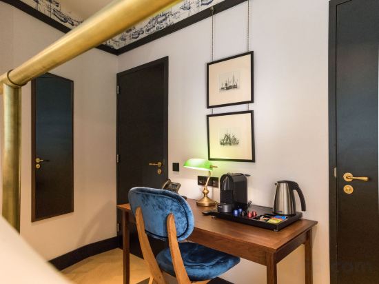 Фото The Hendrick's Hotel