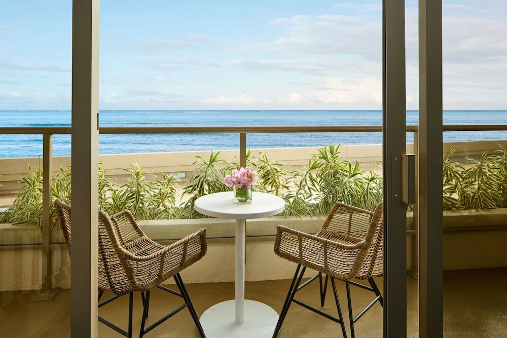 Фото Outrigger Reef Waikiki Beach Resort