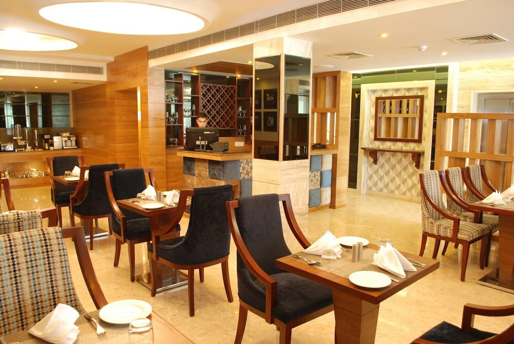 Фото Glades Hotel