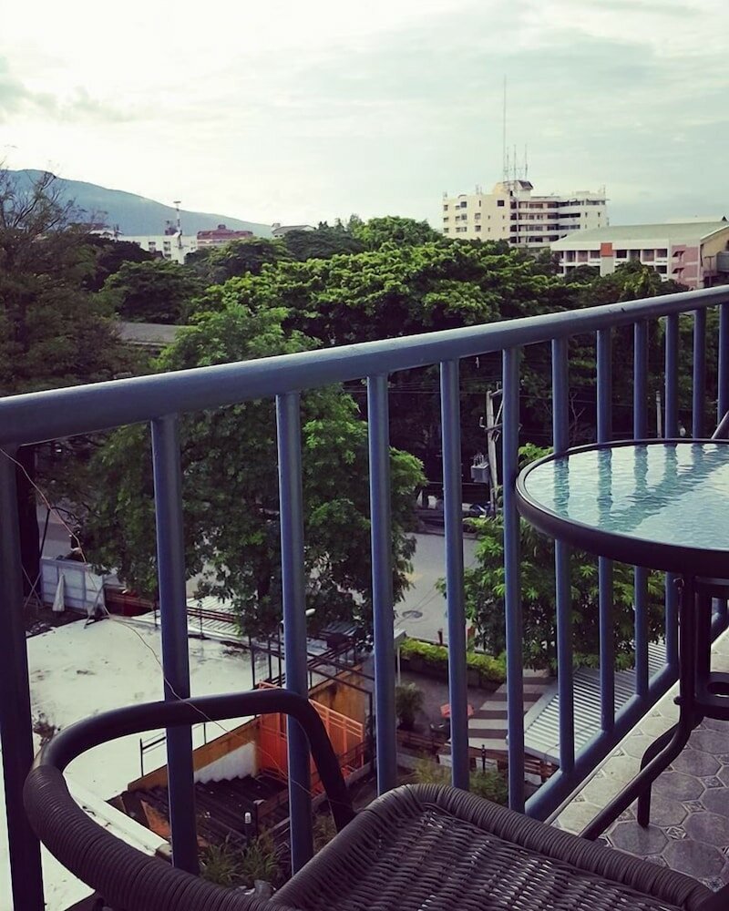 Фото Sridonchai Heritage Night Bazaar Chiang Mai