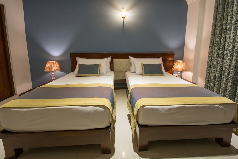 Фото Ceyloni City Hotel