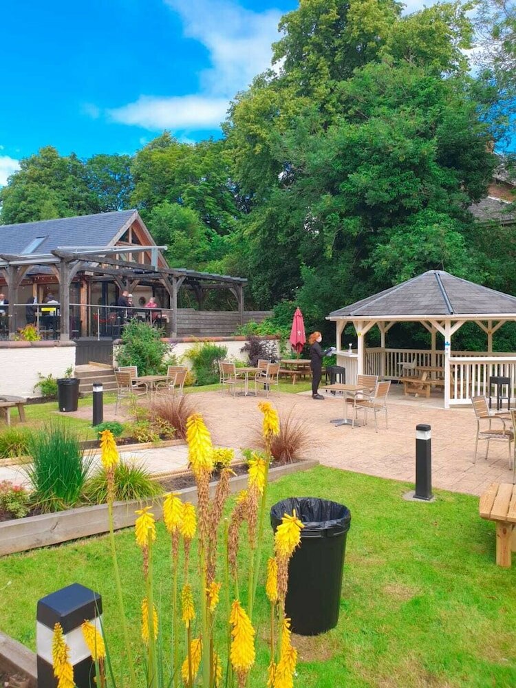 Фото Number 10 Hotel