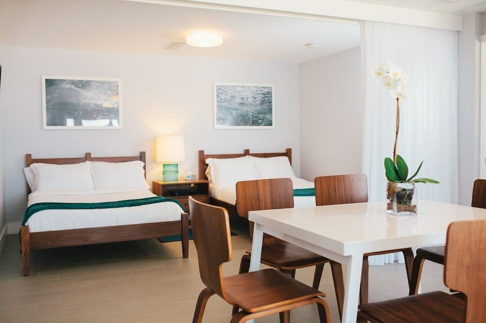 Фото Tides Inn Hotel