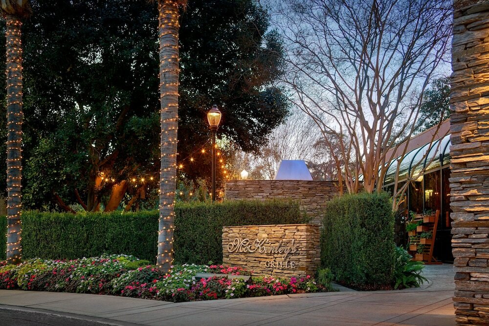 Фото Sheraton Fairplex Hotel & Conference Center