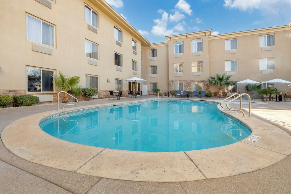 Фото Comfort Inn at Convention Center