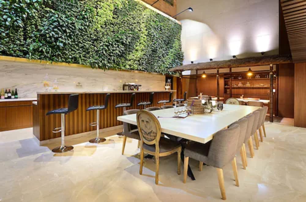 Фото Aeris International Hotel