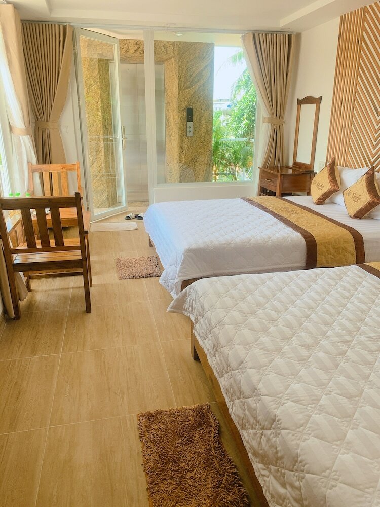 Фото Little Garden Bungalow