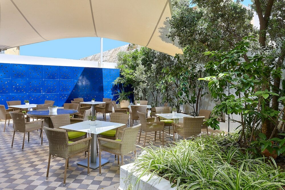 Фото Atrion Hotel