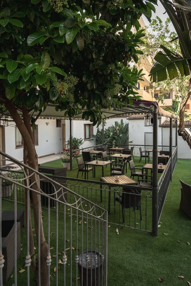 Фото Hotel Domomea