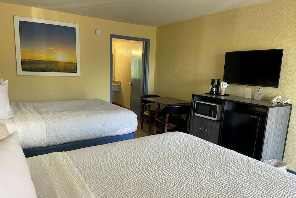 Фото Days Inn by Wyndham Okmulgee